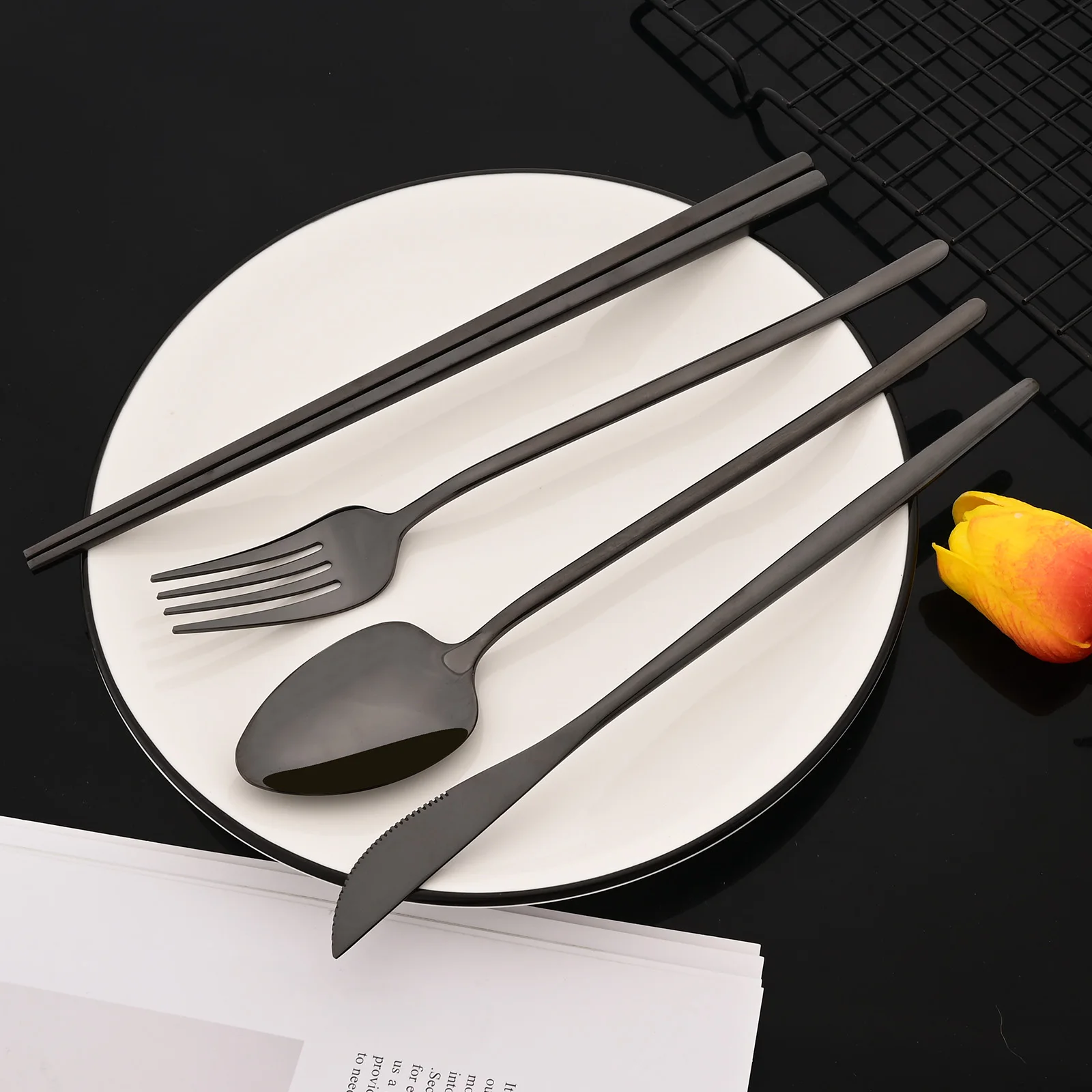 Set di stoviglie coreane da 8  - Gold Plated Cutlery recensione e prezzo